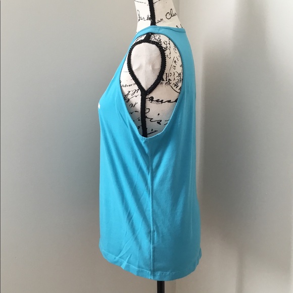 Nike Women’s Training Top - Picture 3 of 4